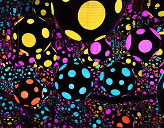 A First Look Inside Yayoi Kusama’s Mesmerizing Infinity Mirror Room